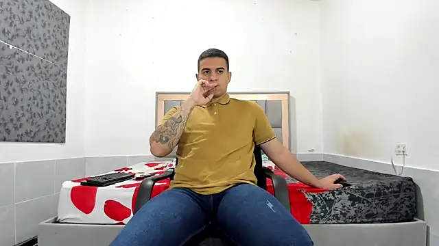 Snapshot of simookeler chatting on 02-08-26, 06:05 simookeler online show from 02-08-26, 06:05