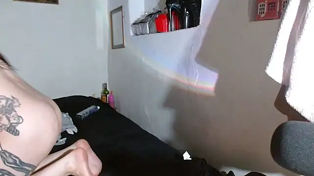 kittenlizz online show from 10-18-25, 04:53