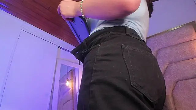 EmaJames25 online show from 02-18-26, 07:21