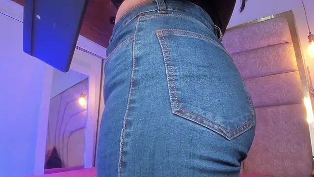 EmaJames25 online show from 04-10-26, 07:21