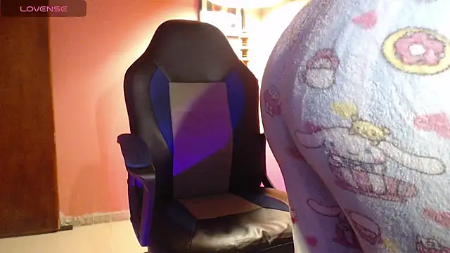 bunnyemilyrose36 online show from 11-21-25, 10:25