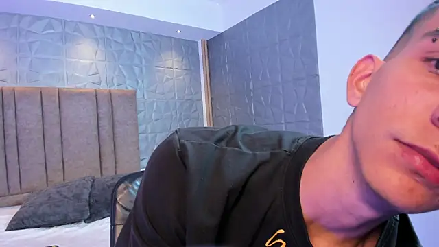 Aaron Scoot online show from 04-02-26, 06:58