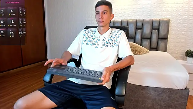 Aaron Scoot online show from 03-24-26, 09:04