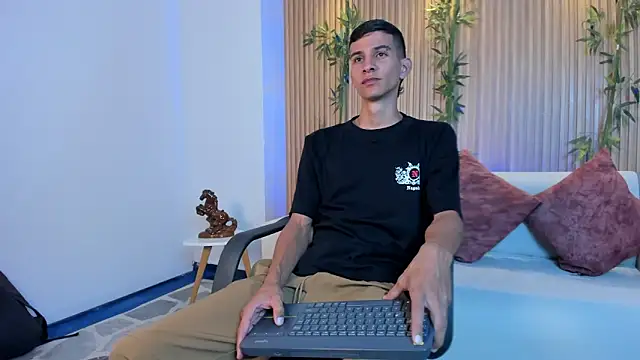 Aaron Scoot online show from 01-07-26, 11:04