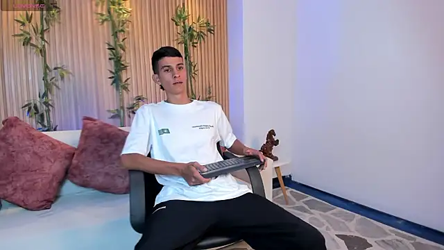 Aaron Scoot online show from 01-12-26, 12:45