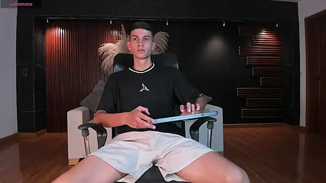 Aaron Scoot online show from 12-27-24, 12:39