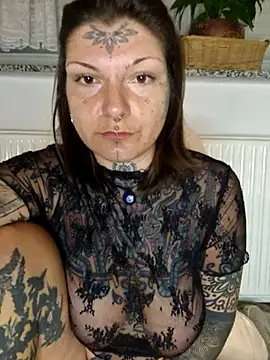 lizzardqueeen online show from 11-23-25, 04:11