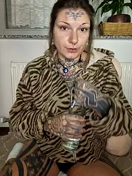 lizzardqueeen online show from 11-22-25, 12:54