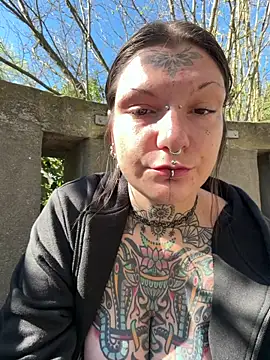 lizzardqueeen online show from 04-07-26, 01:35