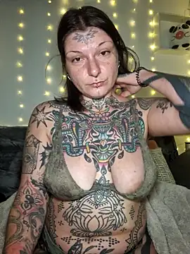 lizzardqueeen online show from 12-23-25, 07:18