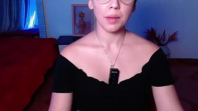 Snapshot of Sigrid- chatting on 03-10-25, 03:45 Sigrid- online show from 03-10-25, 03:45