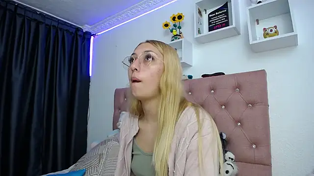 Soffy-brooks online show from 10-11-25, 02:45