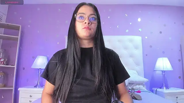 Snapshot of scarlette_15_ chatting on 03-18-26, 03:20 scarlette 15 online show from 03-18-26, 03:20