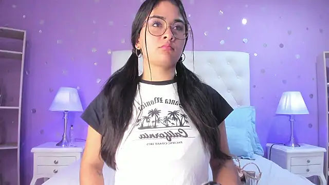 Snapshot of scarlette_15_ chatting on 02-12-26, 03:17 scarlette 15 online show from 02-12-26, 03:17