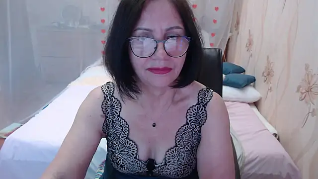 Snapshot of OlgaHottie chatting on 10-20-25, 12:02 OlgaHottie online show from 10-20-25, 12:02