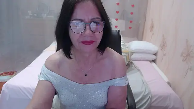 Snapshot of OlgaHottie chatting on 10-15-25, 11:24 OlgaHottie online show from 10-15-25, 11:24