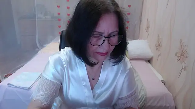 Snapshot of OlgaHottie chatting on 10-11-25, 11:17 OlgaHottie online show from 10-11-25, 11:17