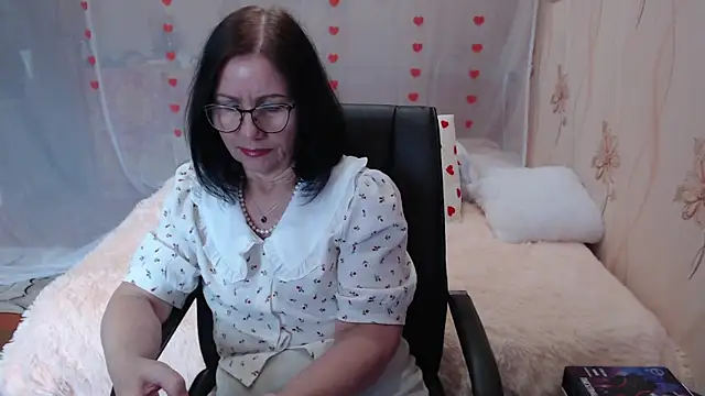 Snapshot of OlgaHottie chatting on 03-13-25, 11:27 OlgaHottie online show from 03-13-25, 11:27