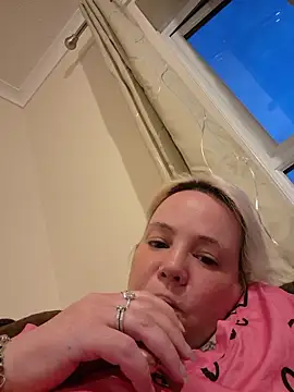 Bigbustedcurvylady online show from 05-15-26, 08:18