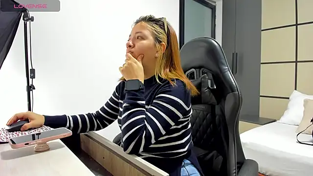 alma fenix online show from 03-24-26, 12:38