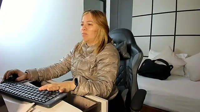 alma fenix online show from 02-03-26, 12:21