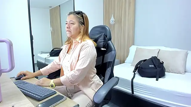 alma fenix online show from 01-14-26, 12:09