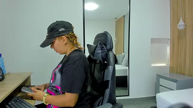 alma fenix online show from 12-22-25, 12:38