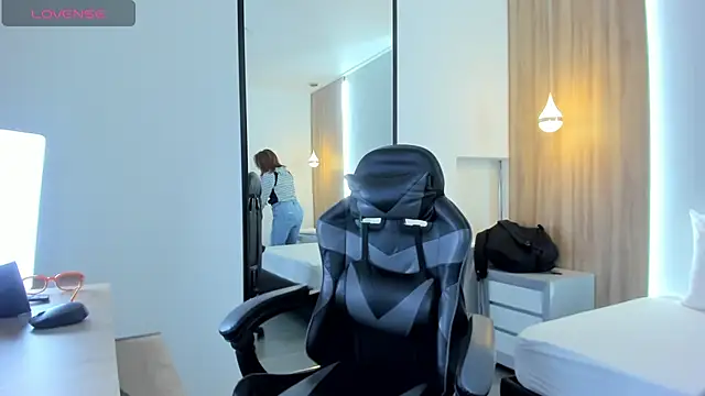 alma fenix online show from 12-17-25, 12:43