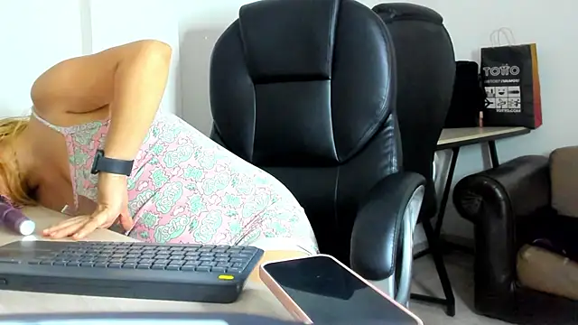 alma fenix online show from 04-10-26, 04:25