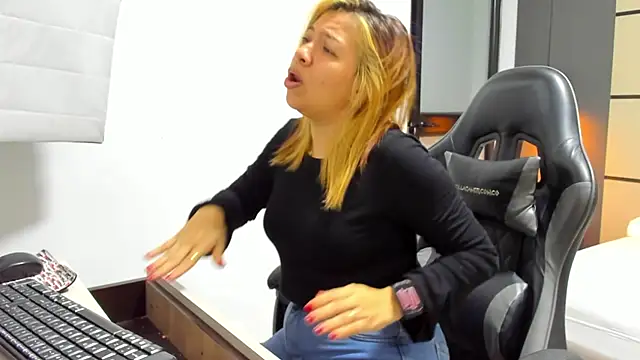 alma fenix online show from 03-12-26, 12:42