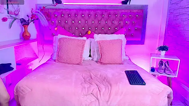 EmmaWilder online show from 11-07-25, 08:35