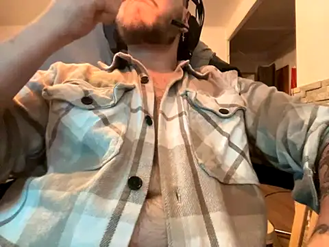 Snapshot of bananahot31 chatting on 10-19-25, 02:25 bananahot31 online show from 10-19-25, 02:25