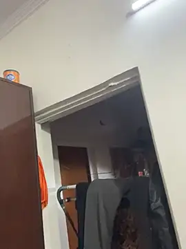 Snapshot of John_desihunk chatting on 02-18-26, 10:01 John desihunk online show from 02-18-26, 10:01