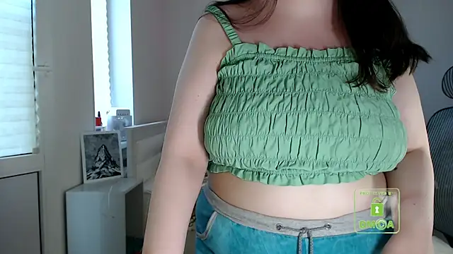 Snapshot of cute_and_hot chatting on 06-12-26, 02:04 cute and hot online show from 06-12-26, 02:04