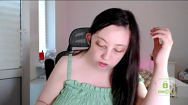 Snapshot of cute_and_hot chatting on 07-10-26, 04:51 cute and hot online show from 07-10-26, 04:51