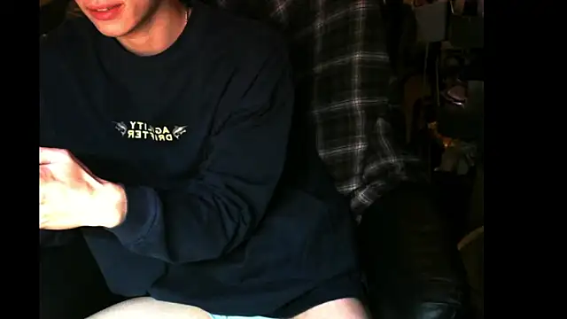 Snapshot of Ray175oo chatting on 03-08-25, 04:39 Ray175oo online show from 03-08-25, 04:39