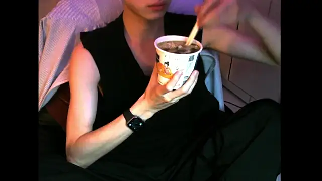 Snapshot of Ray175oo chatting on 02-06-26, 05:31 Ray175oo online show from 02-06-26, 05:31