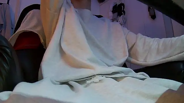 Snapshot of Ray175oo chatting on 02-21-26, 05:15 Ray175oo online show from 02-21-26, 05:15