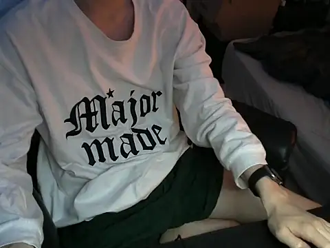 Snapshot of Ray175oo chatting on 02-27-26, 04:40 Ray175oo online show from 02-27-26, 04:40