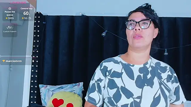 hotlatinateacher online show from 11-22-25, 08:02