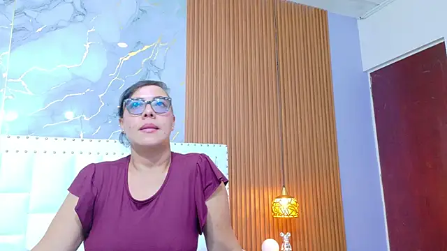 hotlatinateacher online show from 10-25-25, 01:01