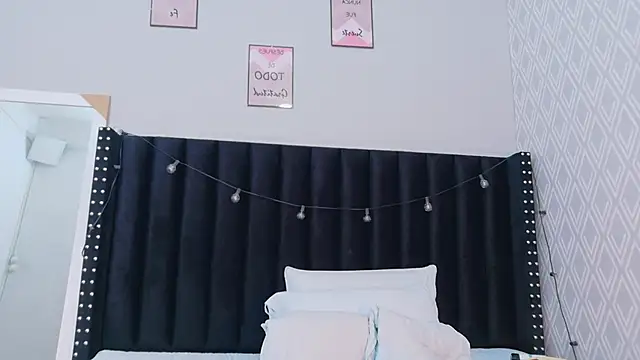 hotlatinateacher online show from 10-30-25, 07:33