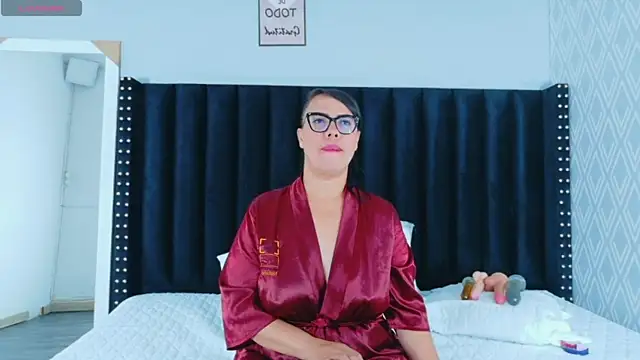 hotlatinateacher online show from 04-19-26, 12:17