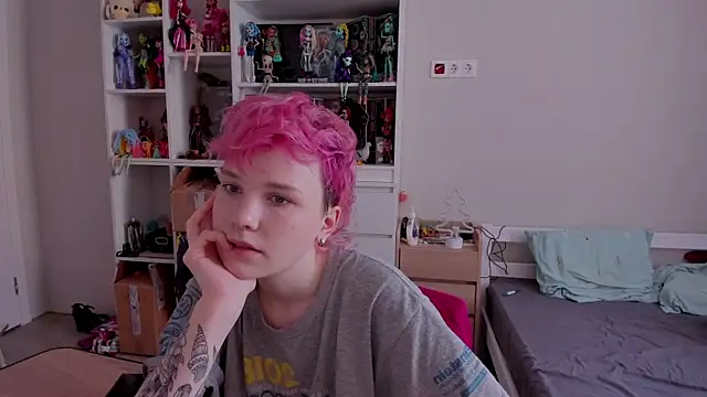 School Love online show from 01-06-26, 07:12