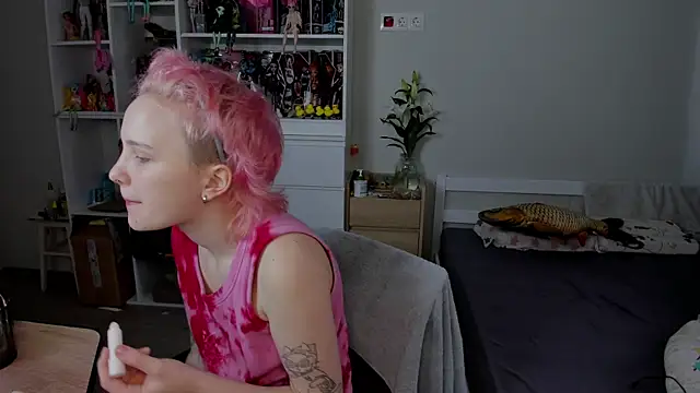 School Love online show from 12-17-25, 07:13