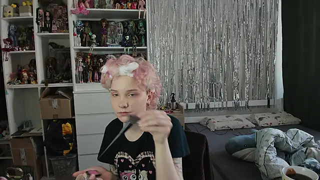 School Love online show from 03-25-26, 07:08