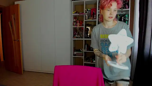School Love online show from 05-20-26, 07:16