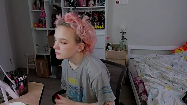 School Love online show from 11-21-25, 07:07