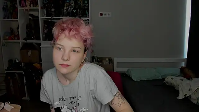 Snapshot of School_Love chatting on 01-18-26, 07:56 School Love online show from 01-18-26, 07:56