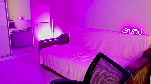 School Love online show from 02-13-25, 01:05